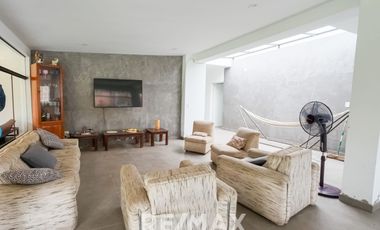 Casa Moderna con Piscina y Gran Terreno en Venta – Cieneguilla. Ubicación Inmejorable!!!