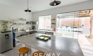 Casa Moderna con Piscina y Gran Terreno en Venta – Cieneguilla. Ubicación Inmejorable!!!