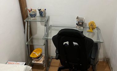 Descripción. Depto. 3 dormitorios,  1 baño, cocina cerrada, estacionamiento descubierto, 47m2. tercer piso, balcón.