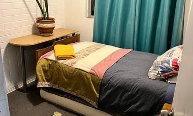 Descripción. Depto. 3 dormitorios,  1 baño, cocina cerrada, estacionamiento descubierto, 47m2. tercer piso, balcón.