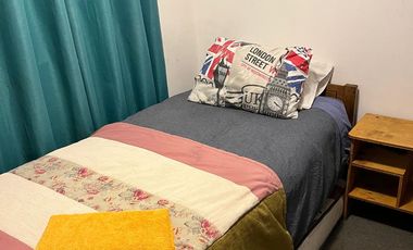 Descripción. Depto. 3 dormitorios,  1 baño, cocina cerrada, estacionamiento descubierto, 47m2. tercer piso, balcón.