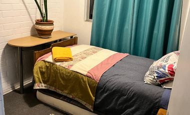 Descripción. Depto. 3 dormitorios,  1 baño, cocina cerrada, estacionamiento descubierto, 47m2. tercer piso, balcón.