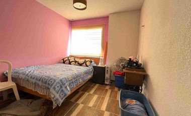 CASA EN VENTA
Ubicada en Fraccionamiento “BOSQUES DE CHAPULTEPEC” Clúster cerrado con Vigilancia 24 hrs