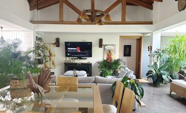 VENTA DE LUJOSA CASA CAMPESTRE DE  2.547 Mt2 DE LOTE, EN PARCELACIÓN, VÍA RIONEGRO-LA CEJA, ANTIOQUIA