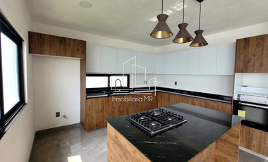 CASA CON ALBERCA EN MORELOS