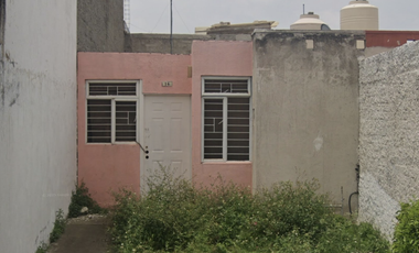 CASA EN VENTA EN BUENAS CONDICIONES. PARQUES DEL CASTLLO, JAL. RECUPERACION ADJUDICADA.