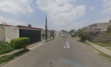 CASA EN VENTA EN BUENAS CONDICIONES. PARQUES DEL CASTLLO, JAL. RECUPERACION ADJUDICADA.