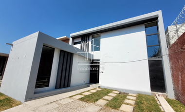 CASA CON ALBERCA EN MORELOS