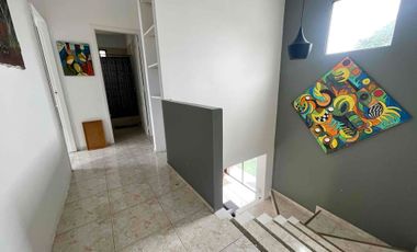 En Manta se Alquila  Casa  Amoblada de 3 dormitorios con Piscina, sector Sur - Ciudad del Sol