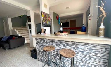 En Manta se Alquila  Casa  Amoblada de 3 dormitorios con Piscina, sector Sur - Ciudad del Sol