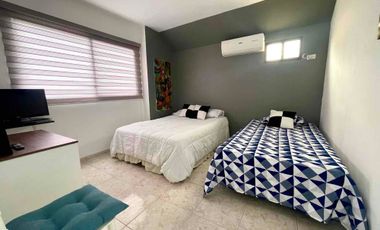 En Manta se Alquila  Casa  Amoblada de 3 dormitorios con Piscina, sector Sur - Ciudad del Sol
