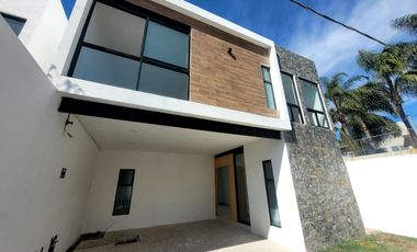 CASA CON ALBERCA EN MORELOS