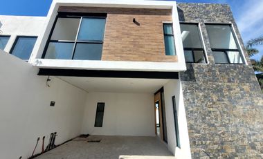 CASA CON ALBERCA EN MORELOS