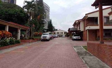 Casa En Conjunto Cerrado ( Cerca al Centro Comercial la Estación)