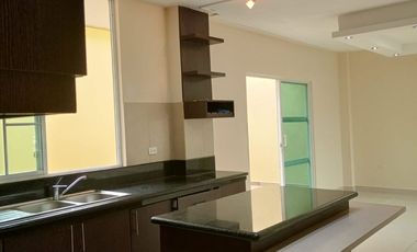 Casa de venta en conjunto privado.