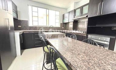 Venta de casa en Manta Beach, sur de Manta