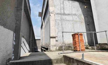 Rumah besar tengah kota