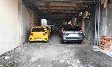 Rumah besar tengah kota