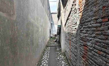 Rumah besar tengah kota