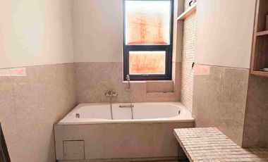 Rumah besar tengah kota