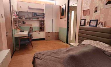 Rumah besar tengah kota