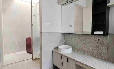 Rumah besar tengah kota