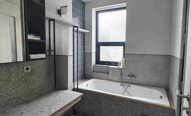 Rumah besar tengah kota