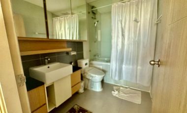 For sale or rent Ladda Plus Condo, in the heart of Sriracha city. Beautiful unit, high floor, fully furnished and move in Ready