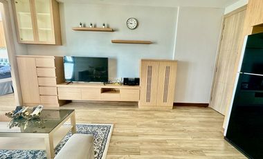 For sale or rent Ladda Plus Condo, in the heart of Sriracha city. Beautiful unit, high floor, fully furnished and move in Ready