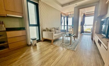 For sale or rent Ladda Plus Condo, in the heart of Sriracha city. Beautiful unit, high floor, fully furnished and move in Ready