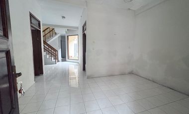 Di Sewakan Rumah Di antapani cocok untuk keluarga Lingkungan Nyaman Dan Asri, Bebas Banjir, Akses Jalan Luas Dua mobil