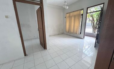 Di Sewakan Rumah Di antapani cocok untuk keluarga Lingkungan Nyaman Dan Asri, Bebas Banjir, Akses Jalan Luas Dua mobil