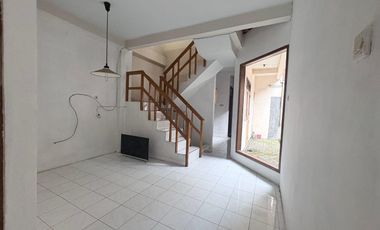 Di Sewakan Rumah Di antapani cocok untuk keluarga Lingkungan Nyaman Dan Asri, Bebas Banjir, Akses Jalan Luas Dua mobil