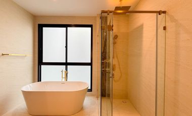 TA8410🏛️Luxury villa 540sqm 4Bedroom 1Maid room🌳Courtyard🏢Elevator BuGaan Krungthep Kreetha Fully furnished near Inter school & Golf club