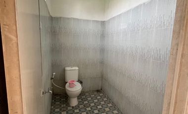 Disewakan ruko 2 lantai dekat dengan pasar kosambi karawang harga hanya 35 juta per tahun gratis 6 bulan