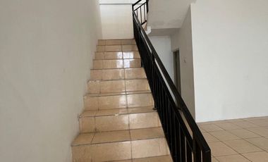 Disewakan ruko 2 lantai dekat dengan pasar kosambi karawang harga hanya 35 juta per tahun gratis 6 bulan