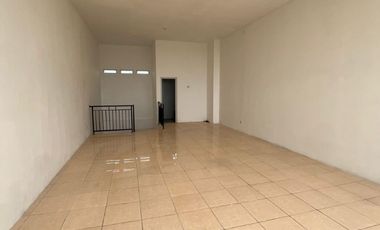 Disewakan ruko 2 lantai dekat dengan pasar kosambi karawang harga hanya 35 juta per tahun gratis 6 bulan