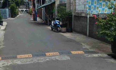 RUMAH 3 LANTAI DI UTAN KAYU,MATRAMAN-JAKARTA TIMUR