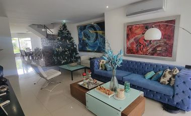 Casa esquinera en alquiler en Estancias del Río Samborondón | 4 dormitorios frente al área social