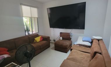 Casa esquinera en alquiler en Estancias del Río Samborondón | 4 dormitorios frente al área social