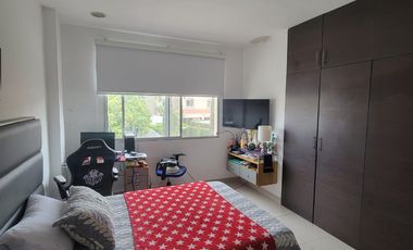 Casa esquinera en alquiler en Estancias del Río Samborondón | 4 dormitorios frente al área social