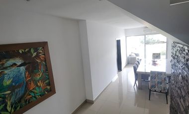 Casa esquinera en alquiler en Estancias del Río Samborondón | 4 dormitorios frente al área social