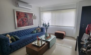 Casa esquinera en alquiler en Estancias del Río Samborondón | 4 dormitorios frente al área social