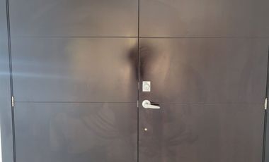 Casa remodelada en alquiler en Ciudad Celeste Samborondón | 3 dormitorios + servicio frente al área social