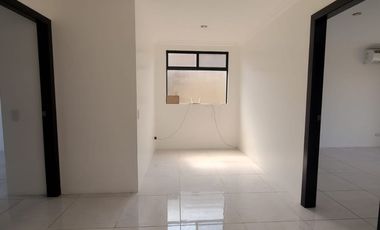 Casa remodelada en alquiler en Ciudad Celeste Samborondón | 3 dormitorios + servicio frente al área social