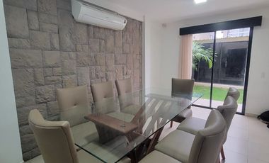 Casa amoblada en alquiler en Ciudad Celeste Samborondón | 3 dormitorios con patio y BBQ