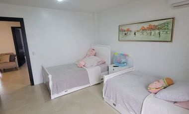 Casa amoblada en alquiler en Ciudad Celeste Samborondón | 3 dormitorios con patio y BBQ