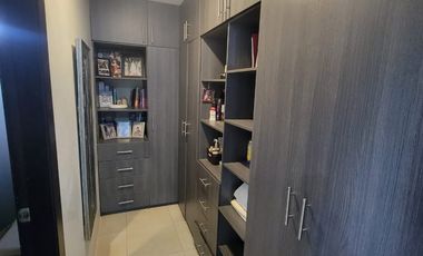 Casa amoblada en alquiler en Ciudad Celeste Samborondón | 3 dormitorios con patio y BBQ