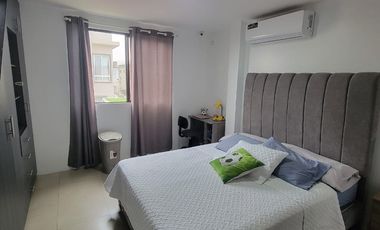 Casa amoblada en alquiler en Ciudad Celeste Samborondón | 3 dormitorios con patio y BBQ