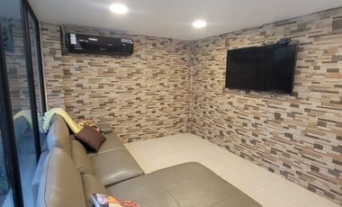 Casa amoblada en alquiler en Ciudad Celeste Samborondón | 3 dormitorios con patio y BBQ